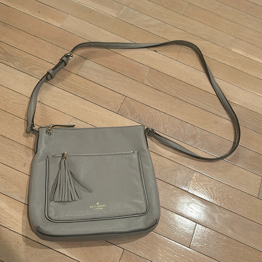 Kate Spade ♠️ New York On Purpose Leather Zip Crossbody Bag Taupe Color - Picture 3 of 14